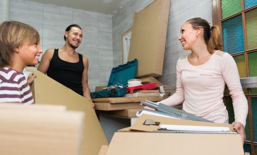 Secure student storage options near Westbrompton for seasonal belongings